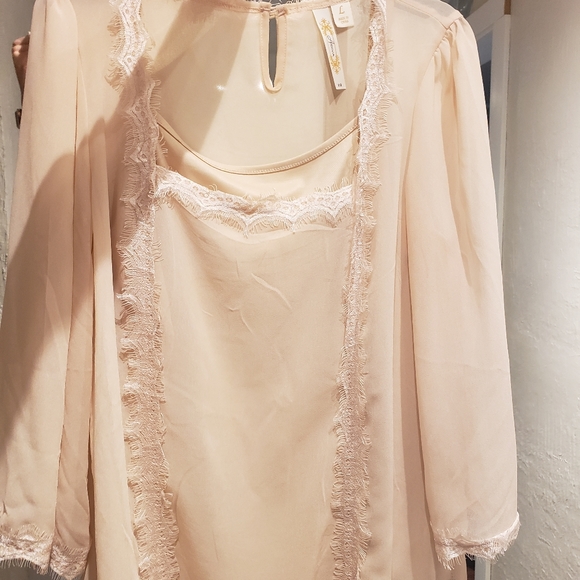 Ethereal styled blouse - Picture 2 of 4